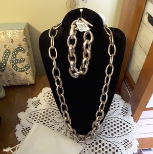 Necklace and bracelet set